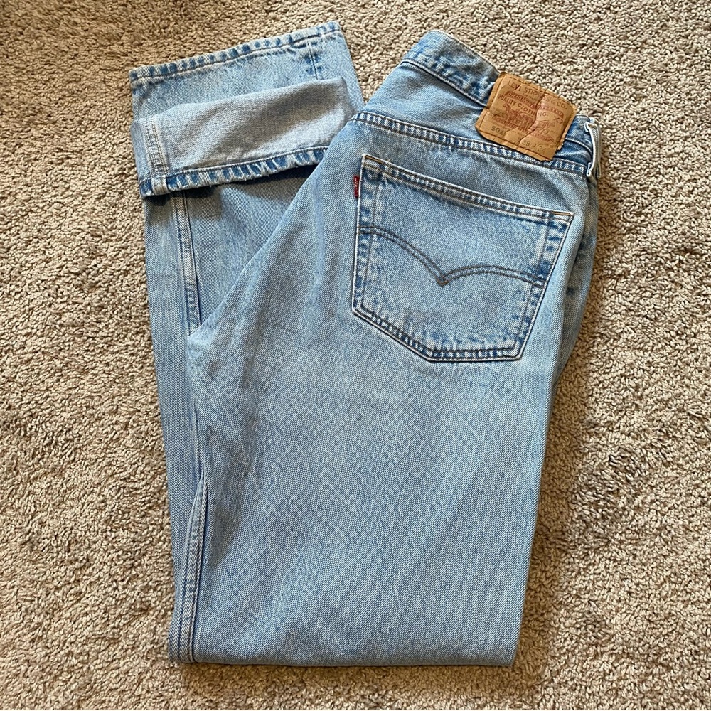 Y2K Levi's 501 Original Fit button fly jeans in a light stonewash finish